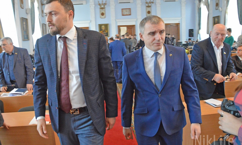 Мэр Сенкевич заявил, что из-за «Оппоблока» не стоит ждать перемен, но назвал Дятлова своим соратником