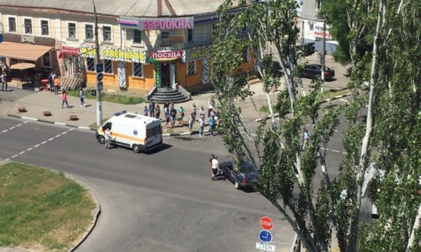 В центре Николаева столкнулись мотоцикл и Опель
