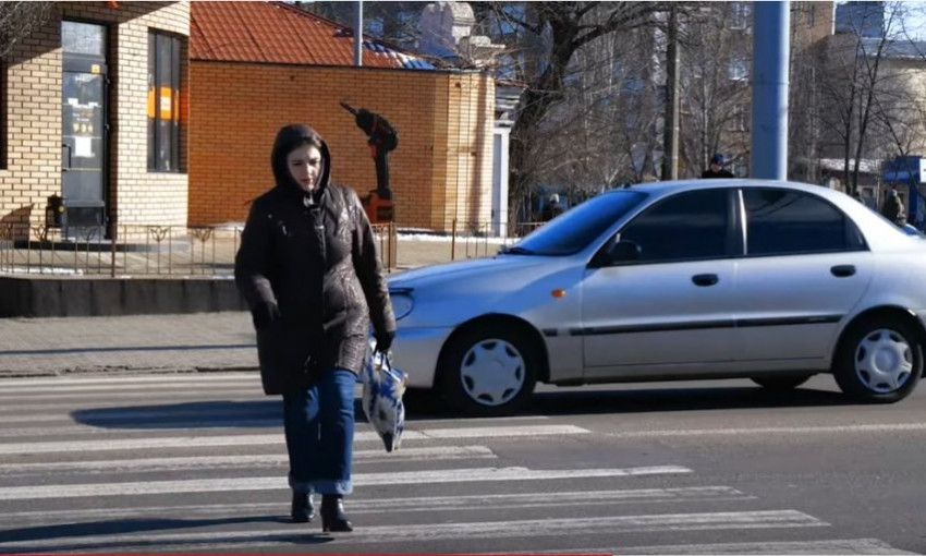 Николаевец снял видео о водителях в ответ на ролик о «бессмертных пешеходах»