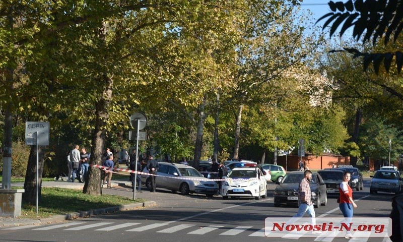 В Николаеве полицейские хотели эвакуировать «Форд» на «евробляхах»: водитель закрылся в машине