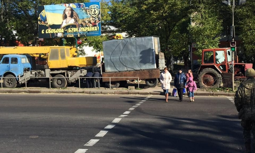 На "Школьной" частично демонтировали "позвонишки"