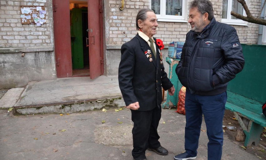 Депутаты от «Нашего края» передали 10 тонн овощей николаевским пенсионерам и инвалидам