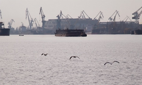 В николаевском порту на иностранном судне обнаружили четырех моряков с недействительными и поддельными паспортами
