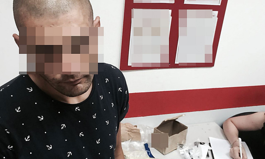 В Николаеве полиция остановила пьяного мужчину на мопеде – он оказался производителем амфетамина