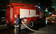 На Айвазовского пожар в одной из квартир, пожарные спасли пенсионерку