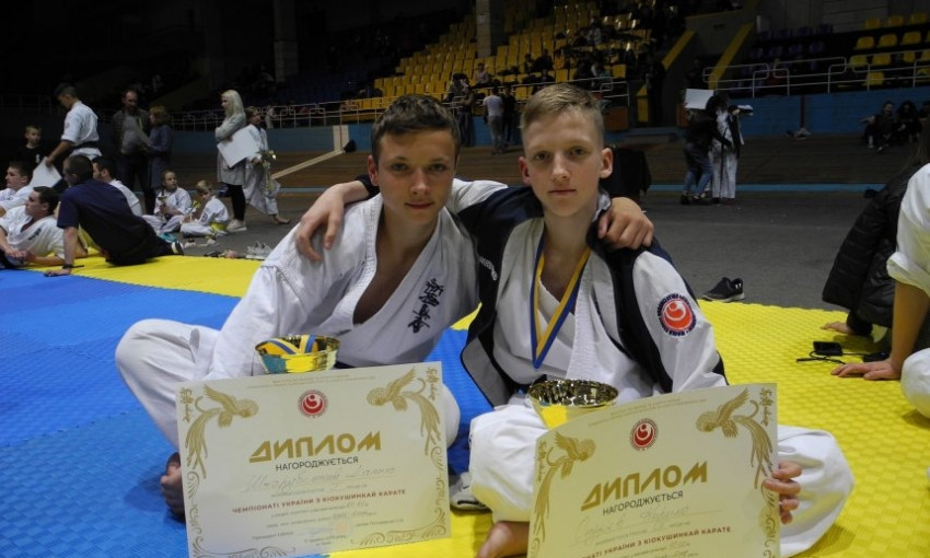Юные николаевцы привезли золото и серебро с чемпионата Украины по киокушинкай каратэ