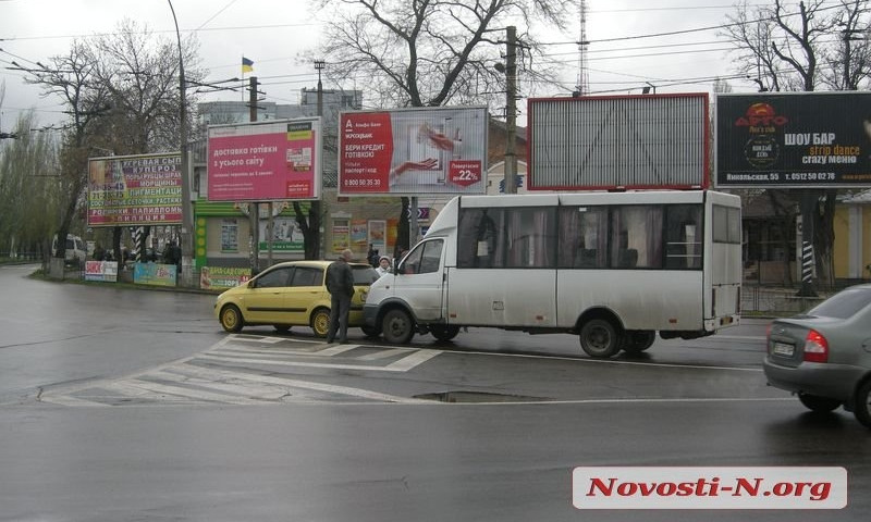 В Николаеве на Пушкинском кольце маршрутка попала в ДТП