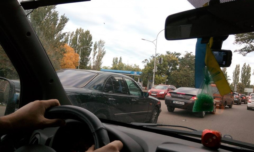 «Сплошные аварийные ситуации» - николаевцы жалуются, что уже 2 день не работает светофор