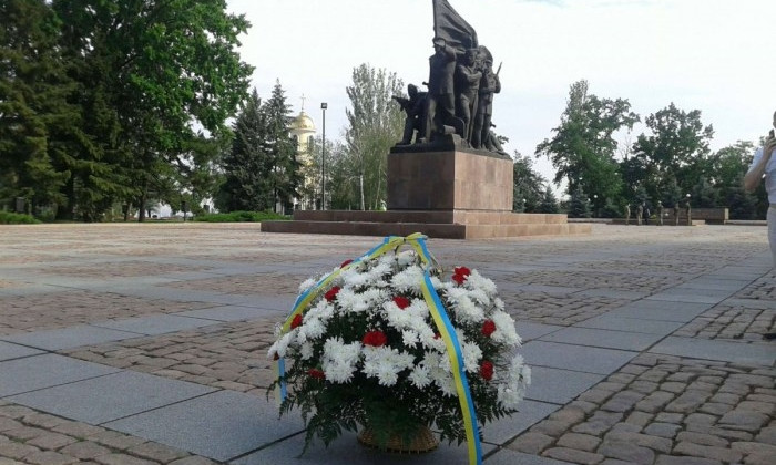 Минута молчания, салют и почетный караул – в Николаеве почтили память погибших во второй мировой (фото)