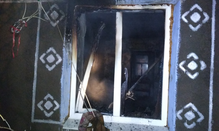 Непогашенный окурок стал причиной пожара в жилом доме