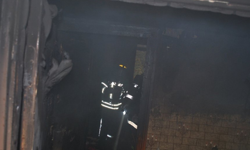 На Китобоев в многоэтажном жилом доме произошел пожар, двух детей отправили в больницу