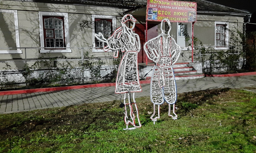 В городе на Николаевщине уже установили световые объекты на «ёлочной стометровке»