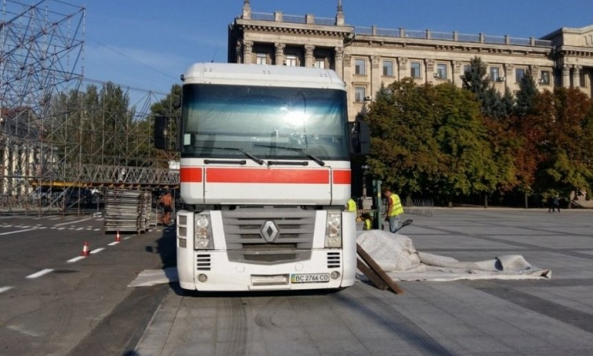 В «часы пик» по улицам Николаева запрещено движение большегрузного транспорта