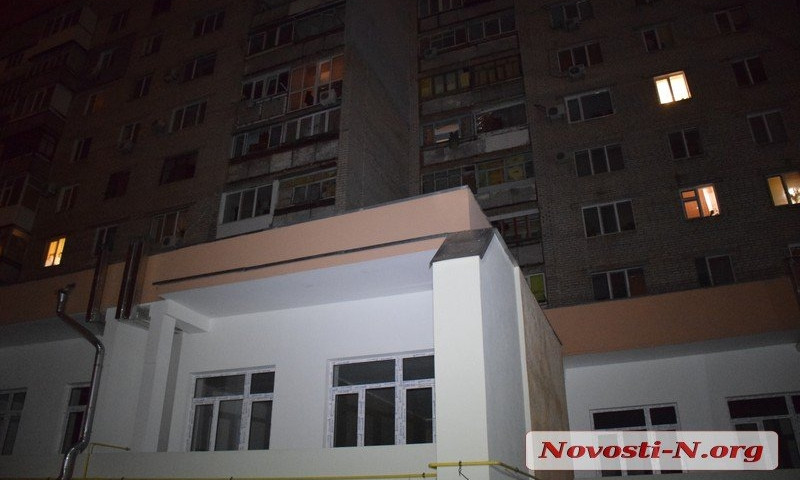 В Николаеве молодой мужчина выбросился с балкона шестого этажа