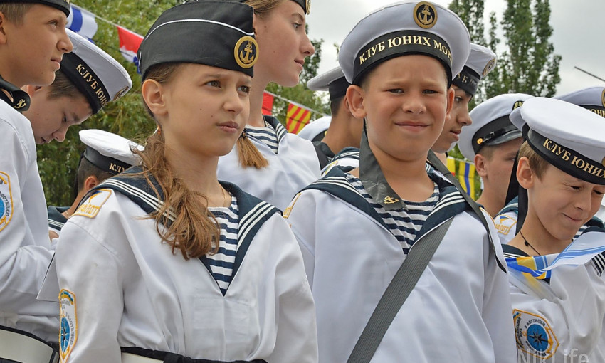 Николаев отпраздновал День ВМС с военными самолетами и кораблями