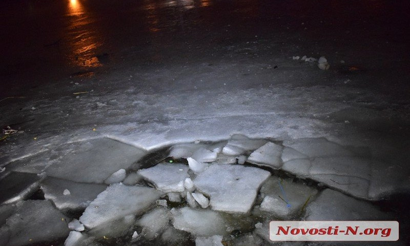 На реке Ингул под лед провалились три школьницы