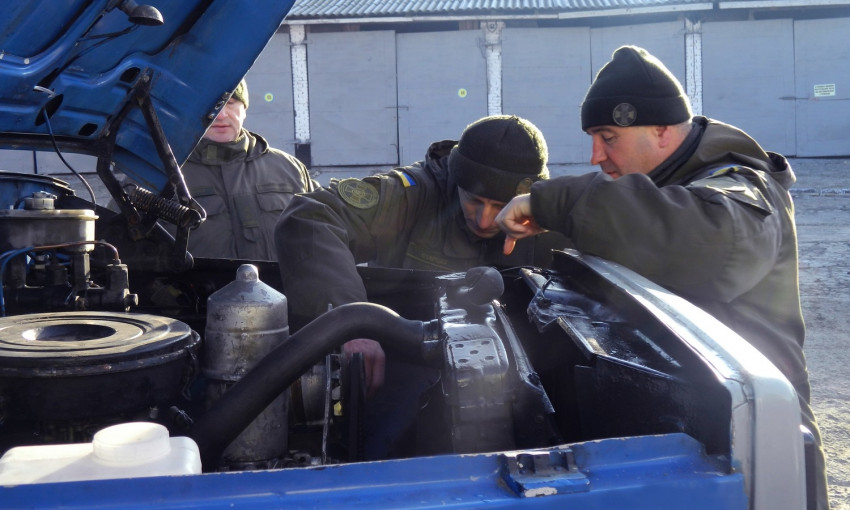 Николаевские гвардейцы провели обязательный технический осмотр транспортных средств части