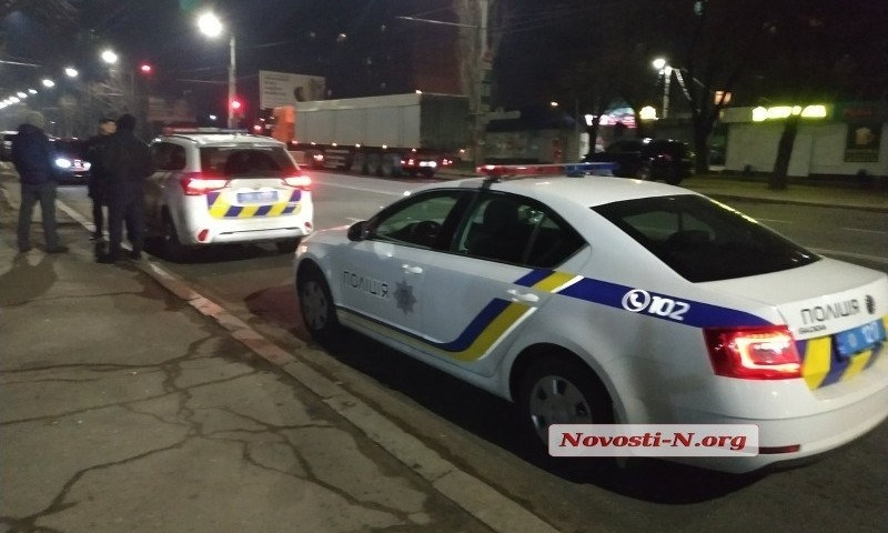 Драка со стрельбой в Николаеве: началось с того, что двое пьяных полицейских помочились на авто