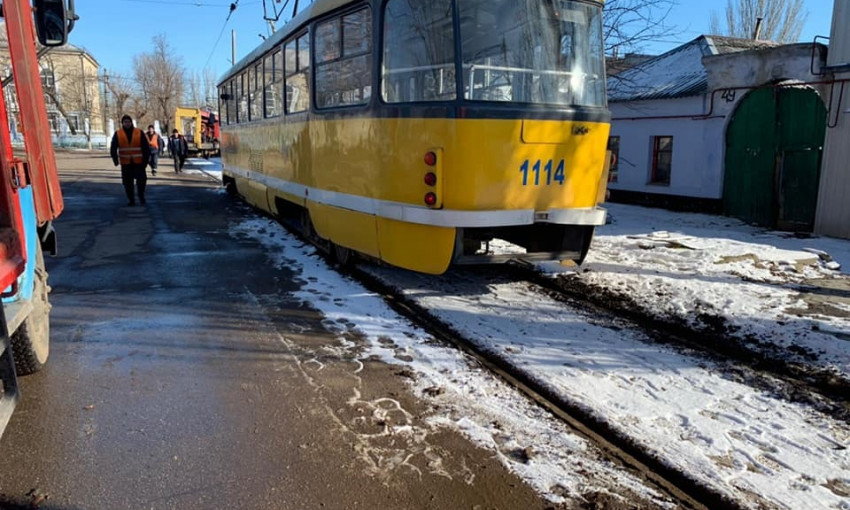 В Николаеве трамвай сошел с рельс