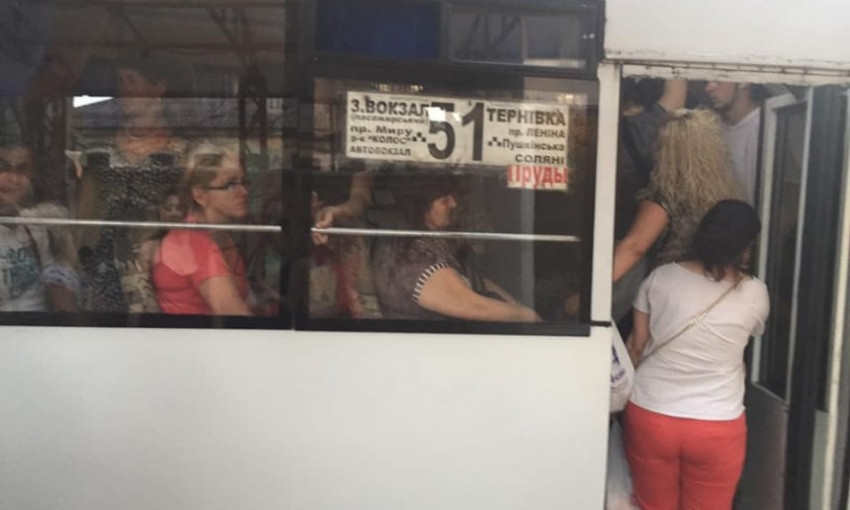 «Где автобусы?»: николаевцы по вечерам не могут уехать в микрорайоны Соляные и Терновка