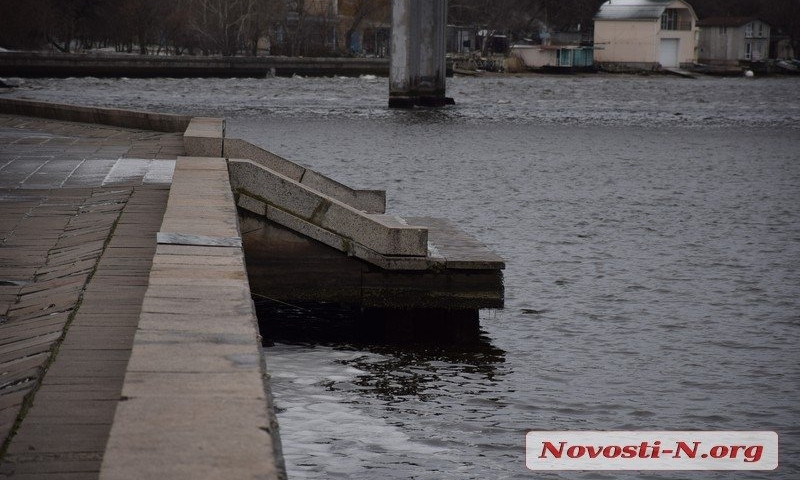 Уровень воды в акватории Николаева снижается до критических отметок