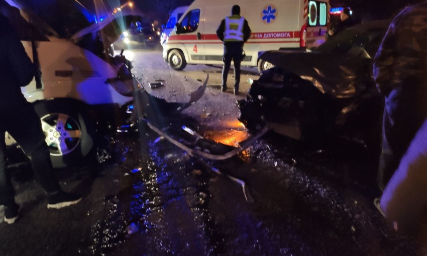 На Богоявленском проспекте столкнулись два автомобиля, пострадали два человека