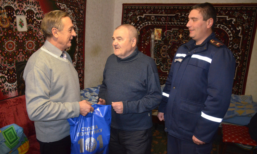 В Николаеве по случаю Международного дня людей с ограниченными возможностями посетили спасателей-ветеранов
