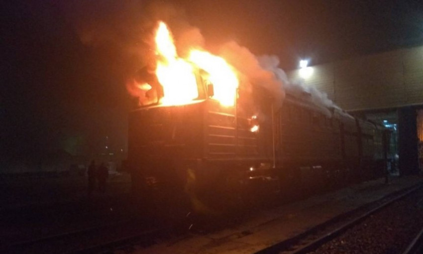На железнодорожной станции «Николаев» сгорел тепловоз