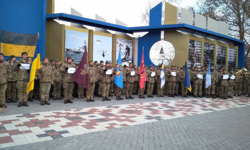 Возле здания Николаевской облгосадминистрации проходит акция в поддержку военнопленных