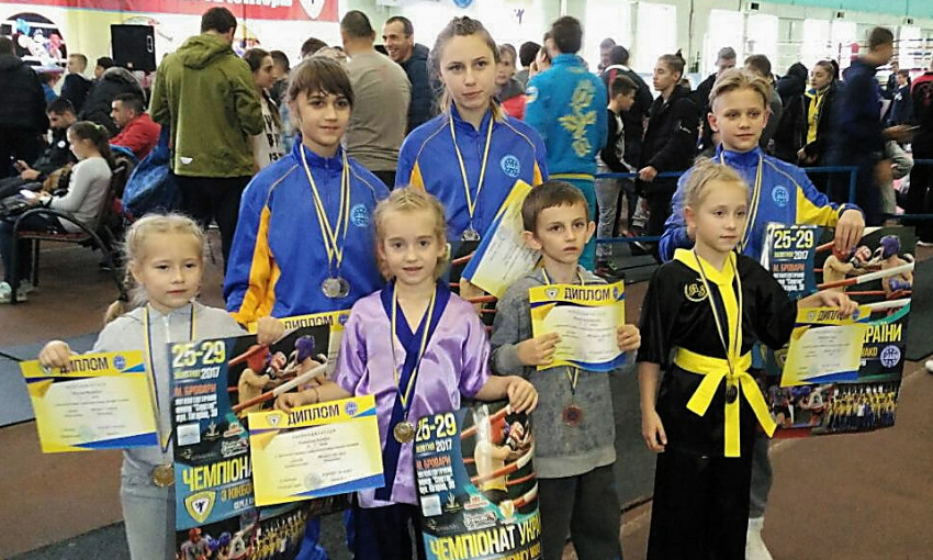 Юниоры из Николаева получили 63 медали на чемпионате Украины по кикбоксингу