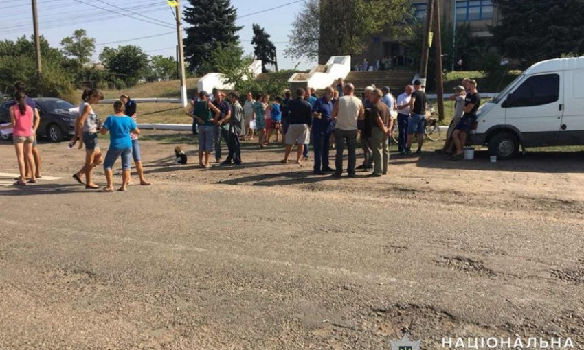 На Николаевщине жители, требовавшие не закрывать школу, разблокировали трассу