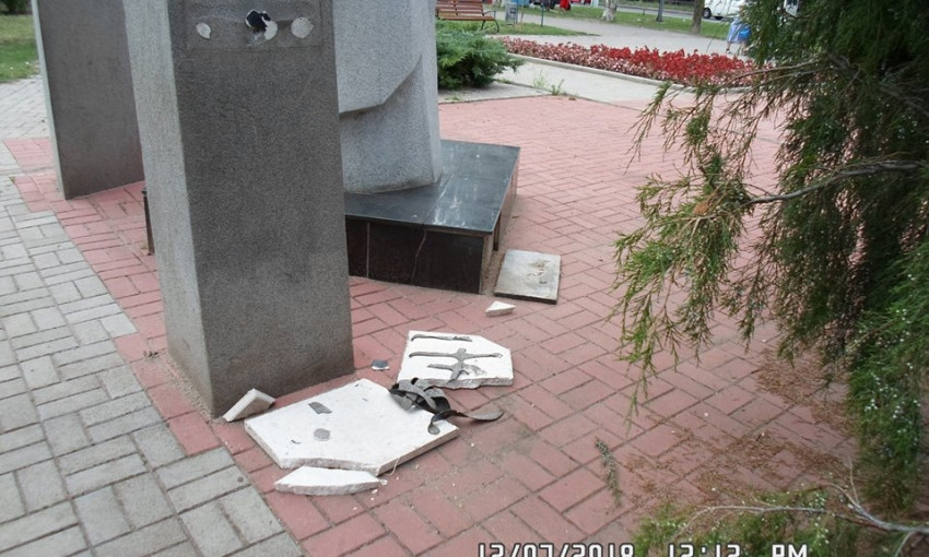 В Николаеве вандалы осквернили памятник «Скорбящий ангел Чернобыля»