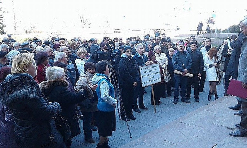 Работники завода имени 61-го коммунара под Николаевской ОГА требут выплаты долгов