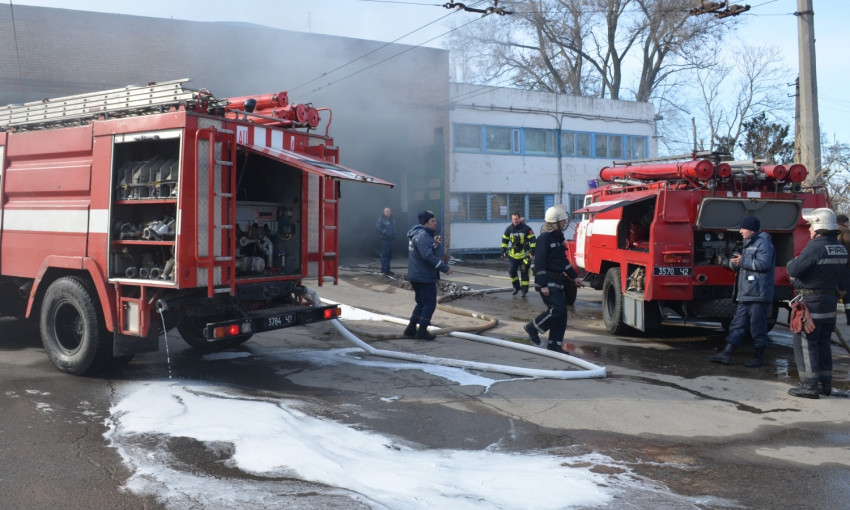 При пожаре в депо «Николаевэлектротранса» пострадала женщина-водитель