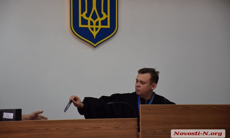 В Николаеве в деле о нанесении 15 ножевых мастеру спорта заслушали свидетеля — ему поступали угрозы