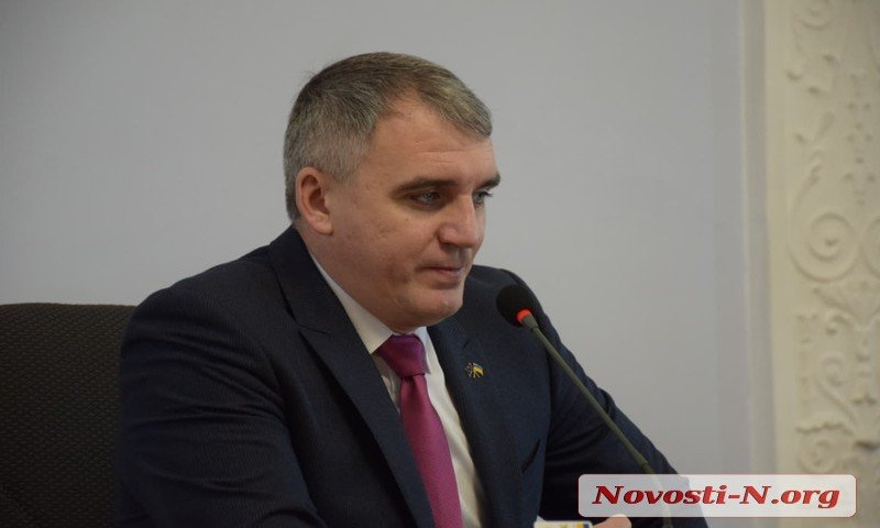 Внеочередная сессия Николаевского горсовета не смогла начать свою работу: нет депутатов