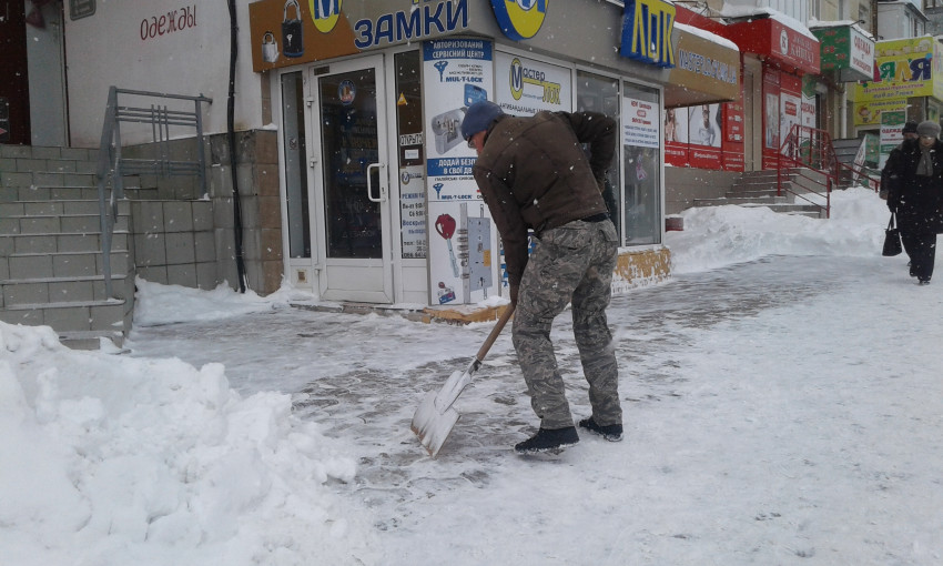 Как жители Николаева борются со стихией и снежными заносами