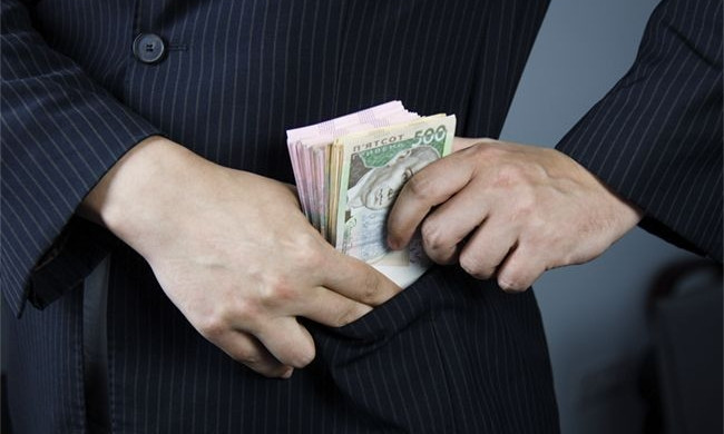 Средняя зарплата по области явно "не дотягивает" до доходов чиновников Николаевской мэрии