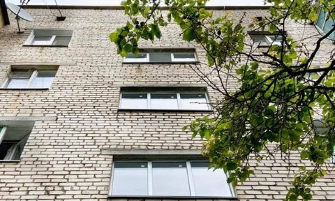 Департамент ЖКХ планирует в этом году заменить старые окна и двери на металлопластиковые в 60 домах 