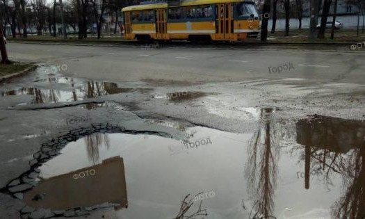 После зимы дороги в Николаеве превратились в сплошные ямы