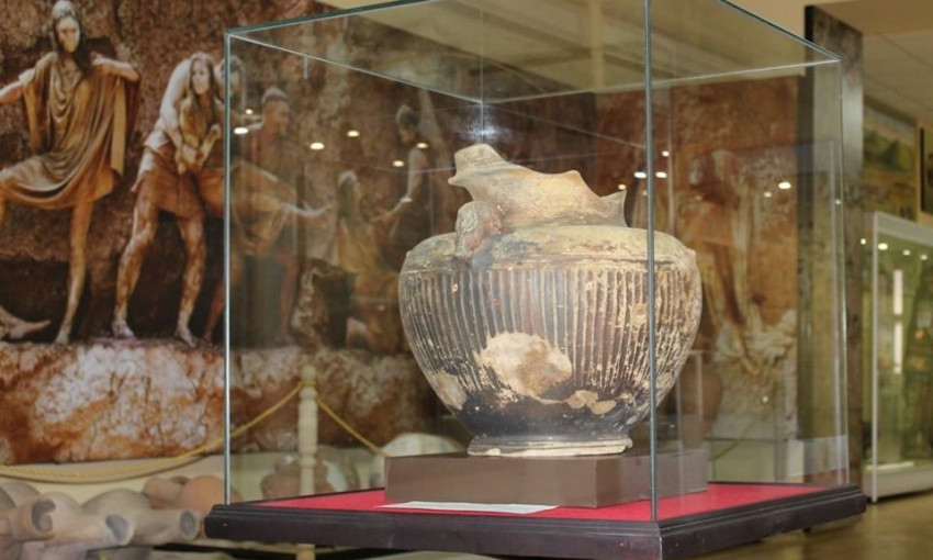 Античный сосуд, найденный в море близ Кинбурна, выставлен в Николаевском краеведческом музее 
