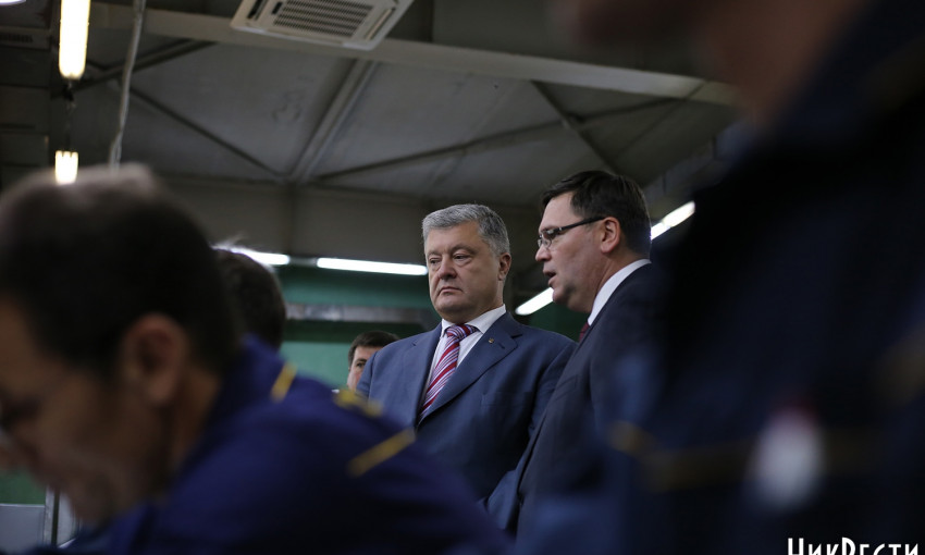 Порошенко заявил в Николаеве, что пока в Украине война, он не даст приватизировать «Зорю»