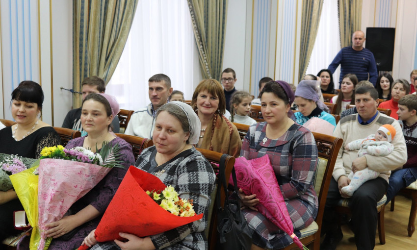 Почетное звание «Мать-героиня» присвоено 19 женщинам – жительницам Николаева и Николаевской области