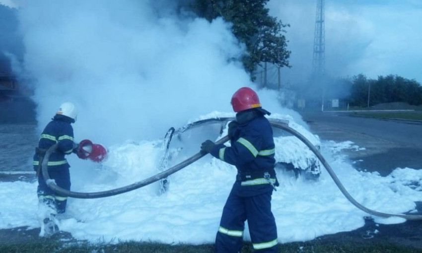 В Кривоозерском районе на трассе «Киев по неустановленной причине сгорел автомобиль