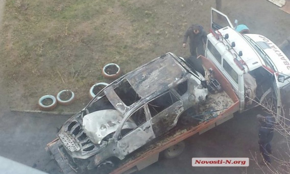 Видео: в Николаеве подожгли автомобиль 23-летней предпринимательницы