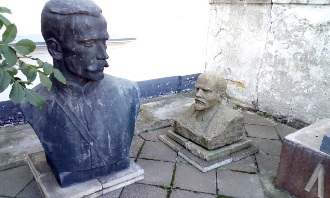 На заднем дворе очаковского музея «прячутся» Ленин и несколько революционеров