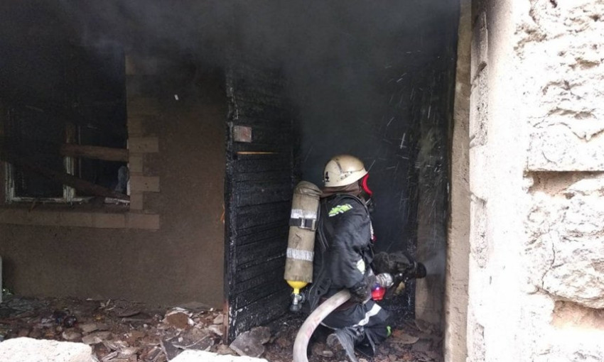 В Николаеве сгорело неэксплуатируемое здание