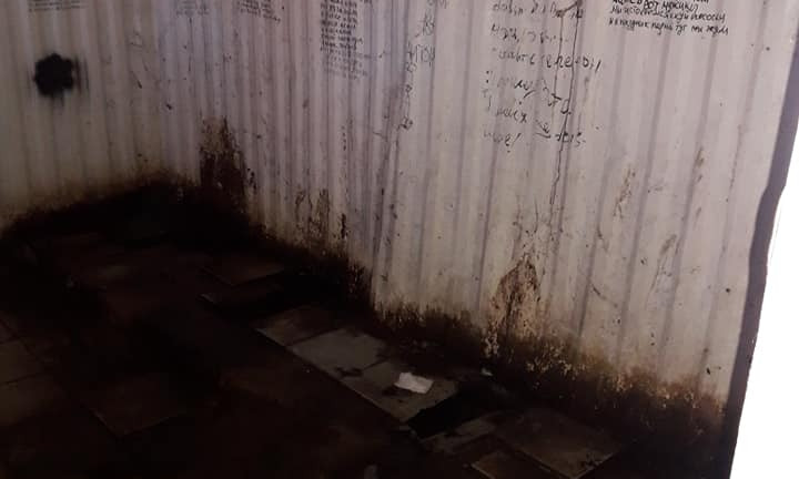 Жители Николаева возмущены ужасным состоянием туалета в парке Победы