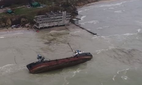 Затонувший в Одессе танкер принадлежал бывшему депутату Николаевского облсовета