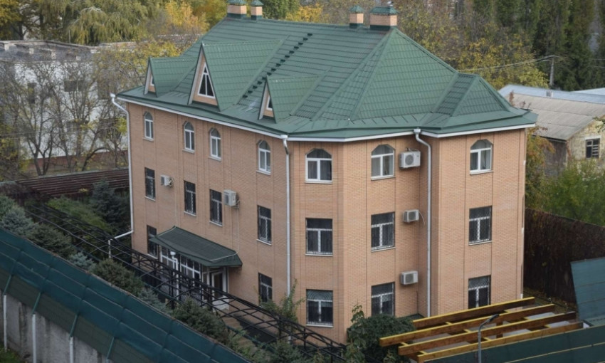 Депутат облсовета показал дом Сенкевича на Севастопольской